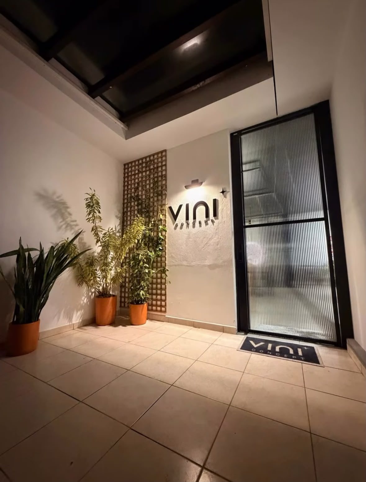 Entrada com a marca Vini Concept